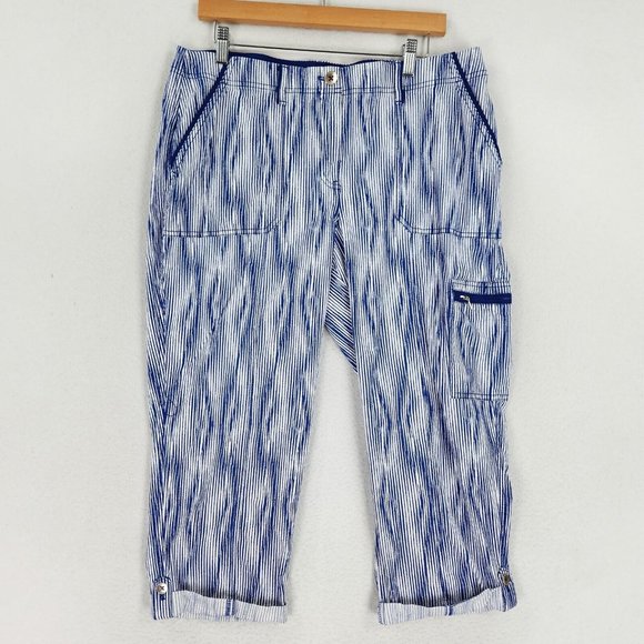 Chicos Pants Women 2 Blue White 12 Cropped Roll Hem Cargo Stretch Casual Printed - Picture 1 of 12